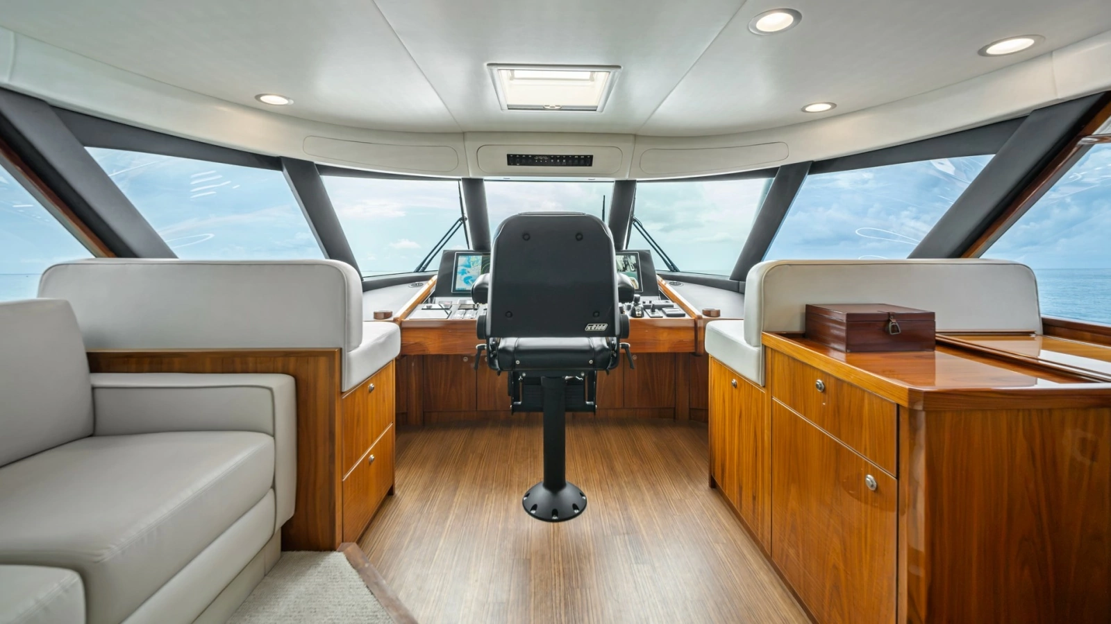 Enclosed Bridge Helm Station