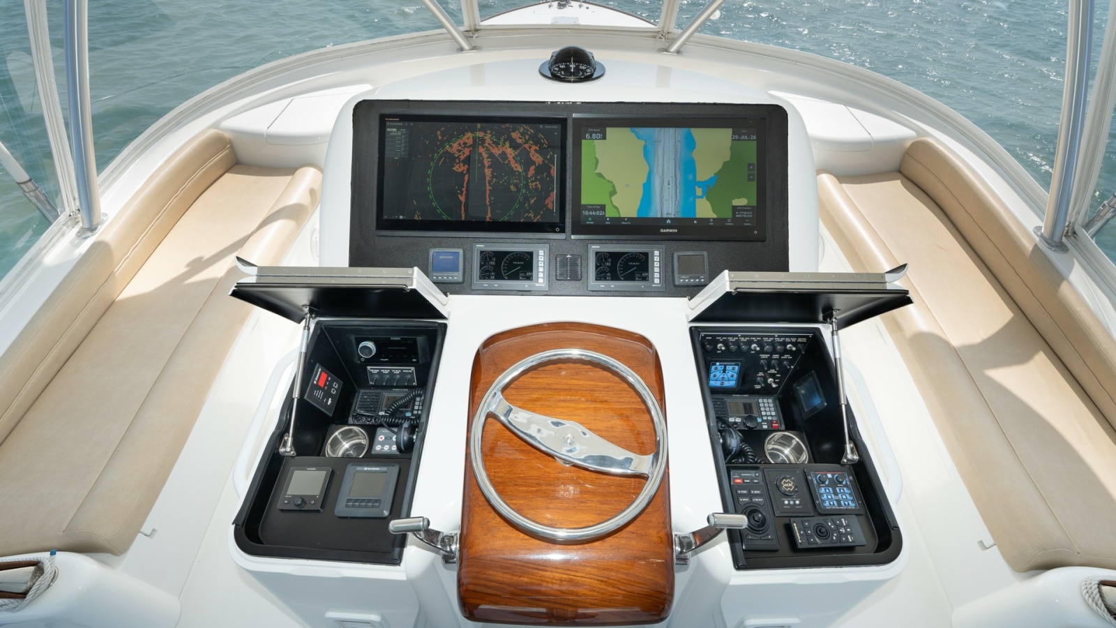 Flybridge Helm with Dual Displays