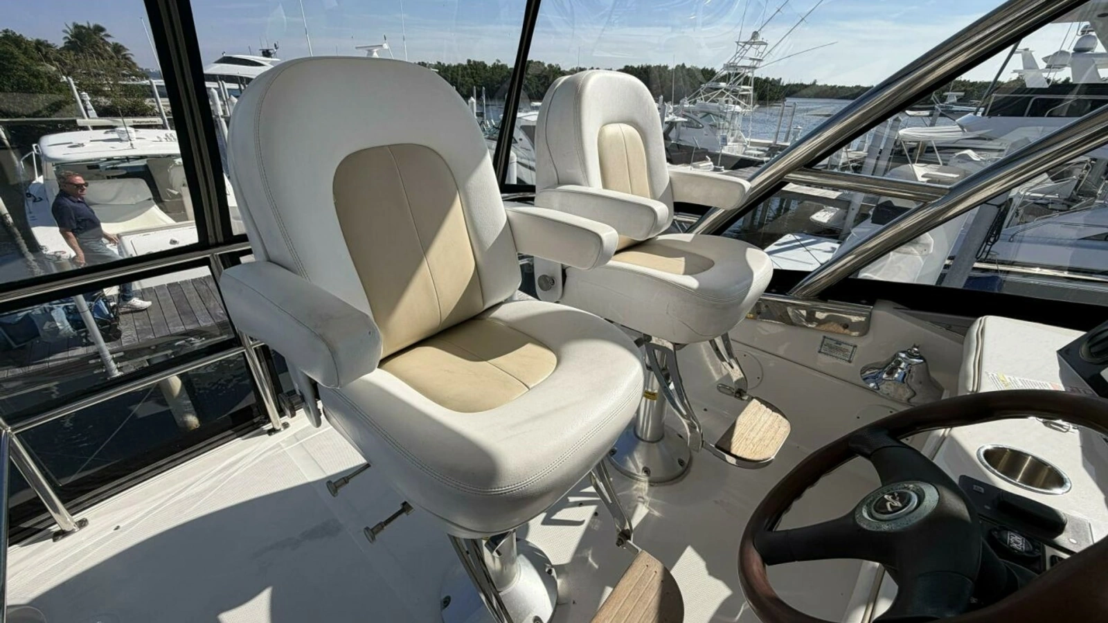 2008 Sea Ray 47 Sedan Bridge - Flybridge Helm 