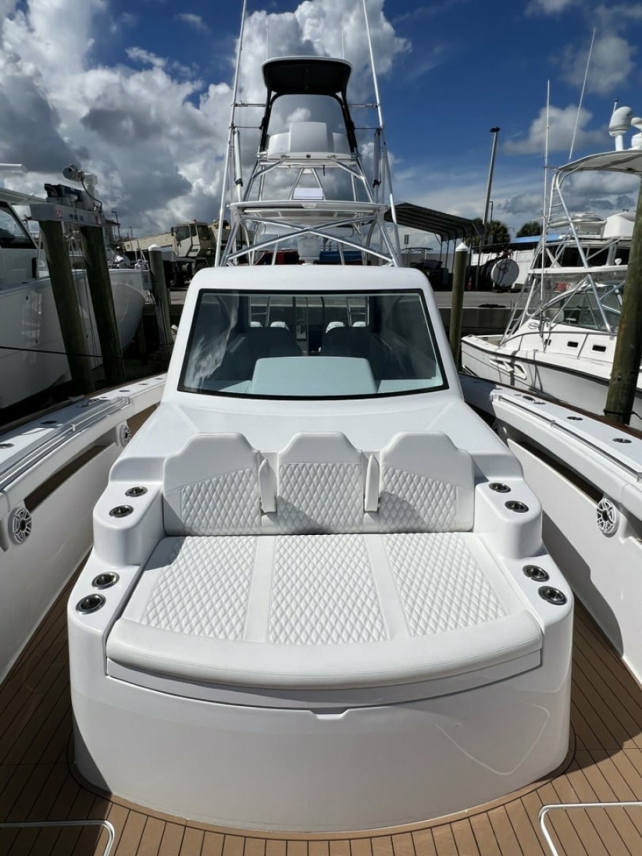 Queen/Smith Custom 53 - Forward Seating