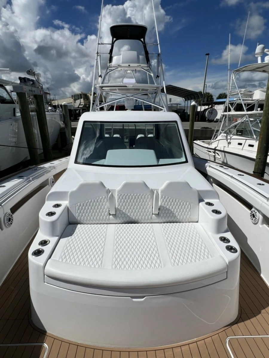 Queen/Smith Custom 53 - Forward Seating