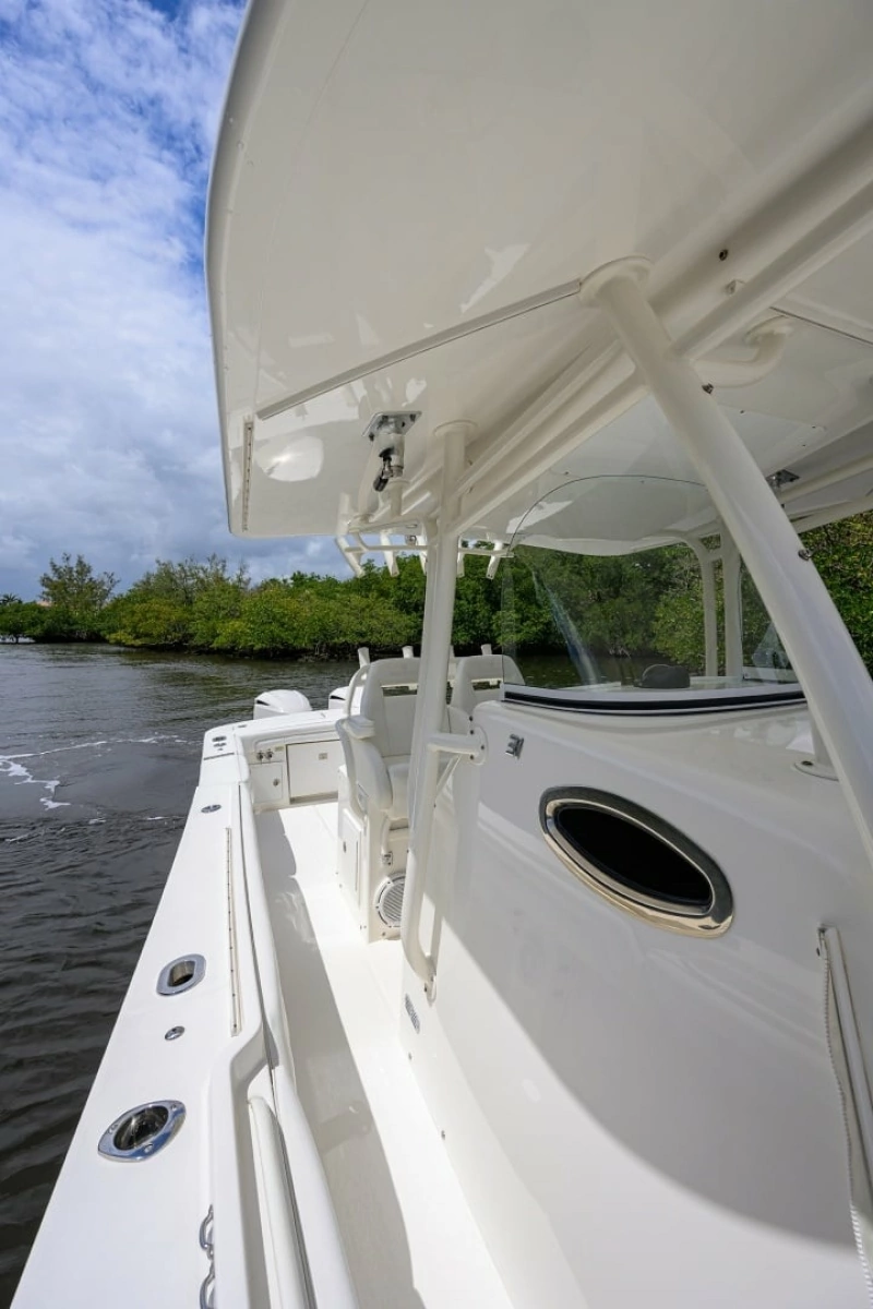 Regulator 31   Sweet Melissa - Helm