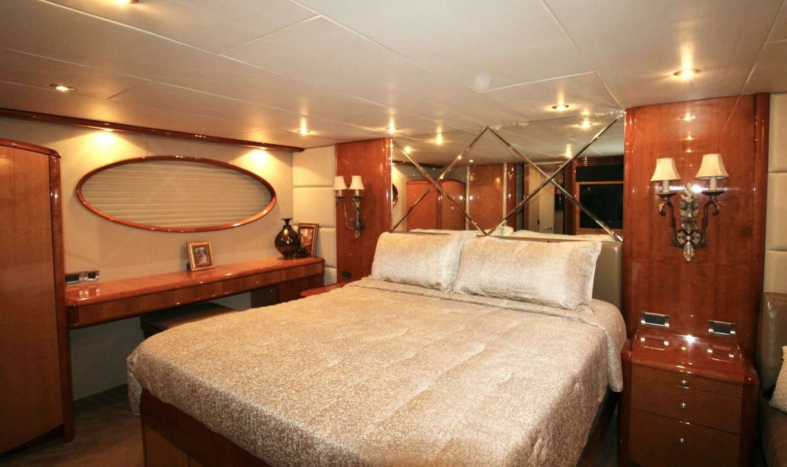 2007 Lazzara 74 Motor Yacht Kathleen