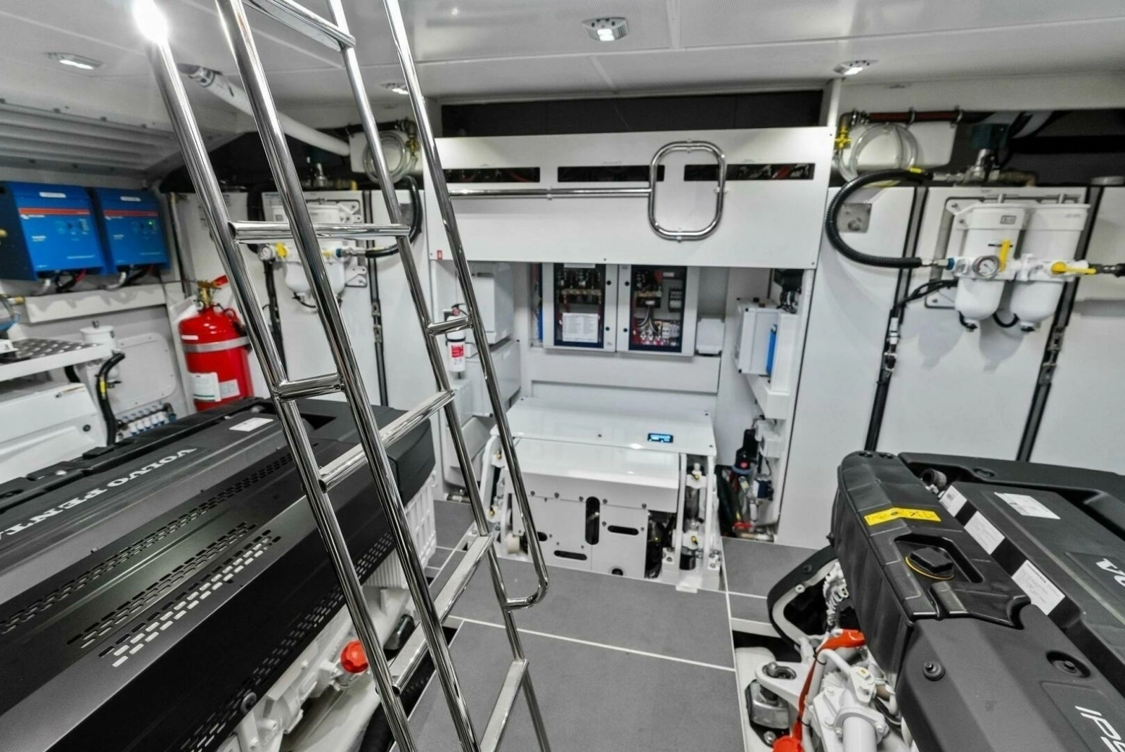 2026 Absolute 70 Navetta - Engine Room