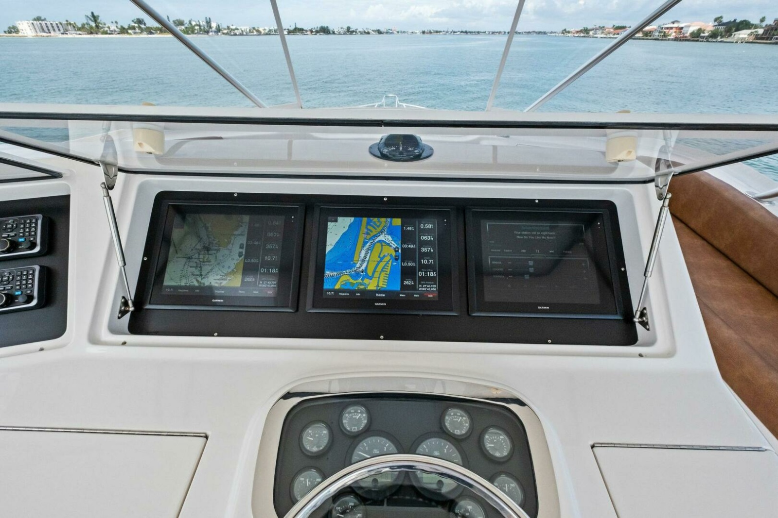 56' 2006 Viking 56 Convertible