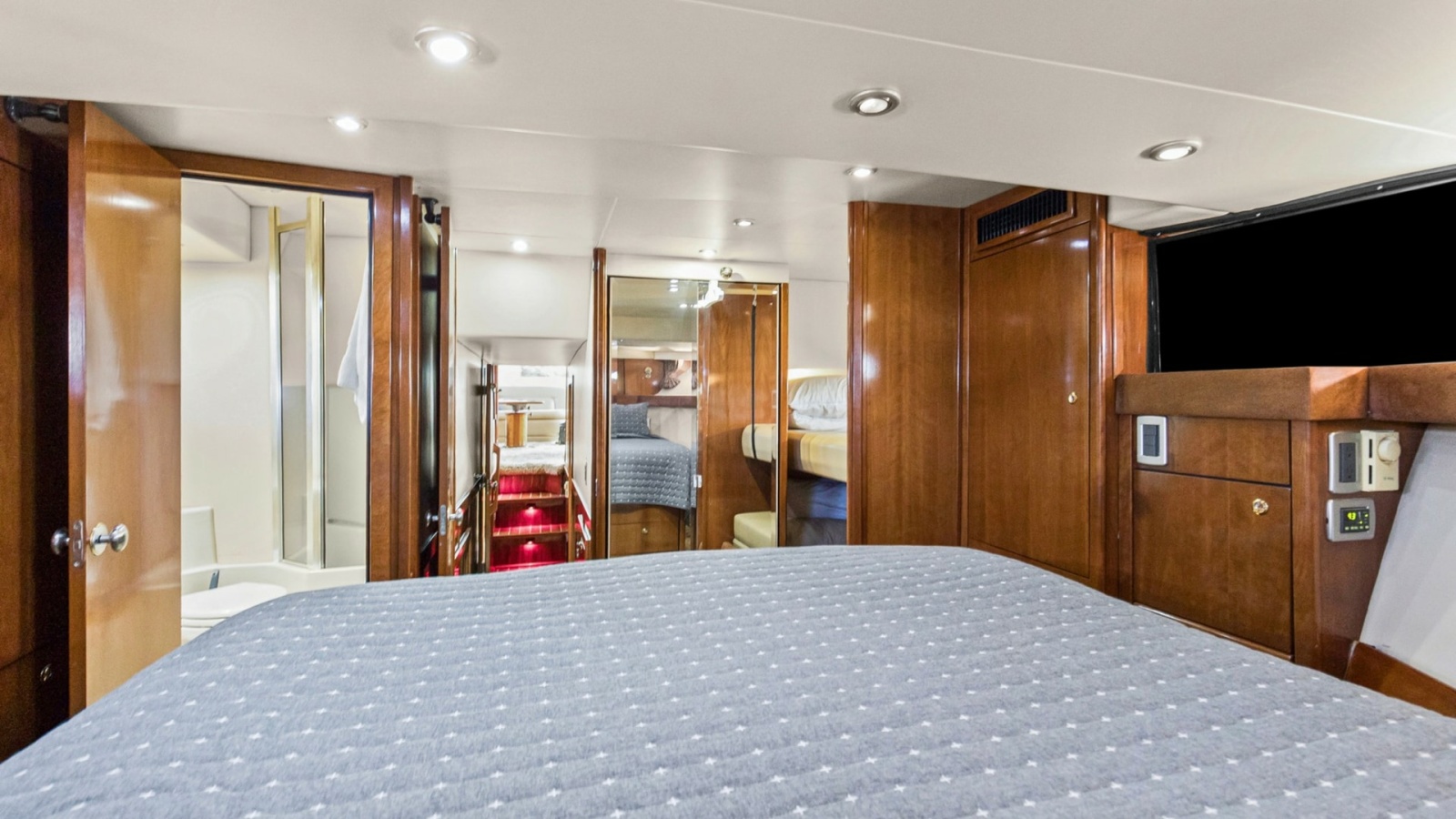 2007 Meridian 490 SE Pilothouse Trust Forward Stateroom (1)