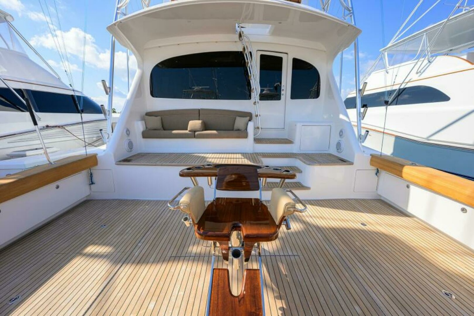 Viking 82 BLU FROG - Cockpit