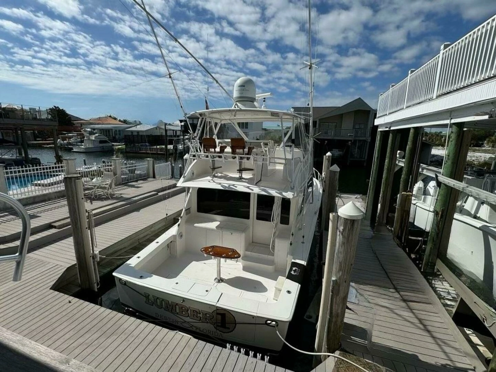 2006 45 Viking Convertible Cockpit