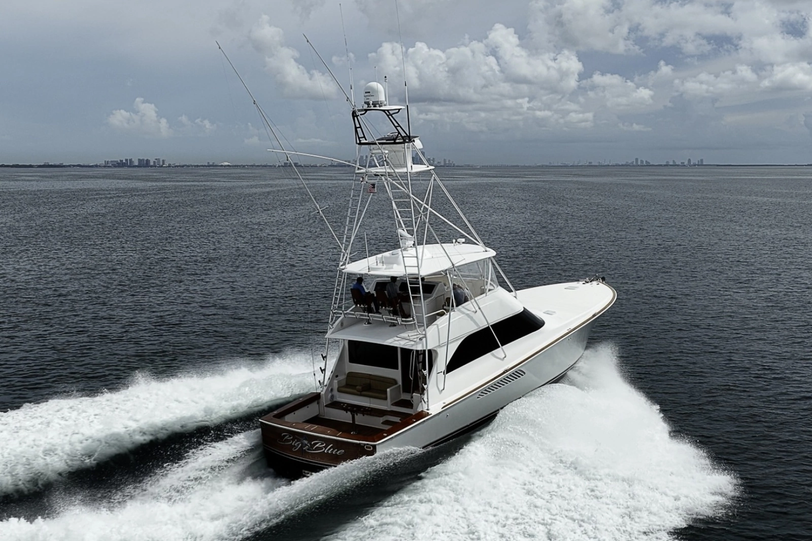 Viking 64 BIG BLUE - Running