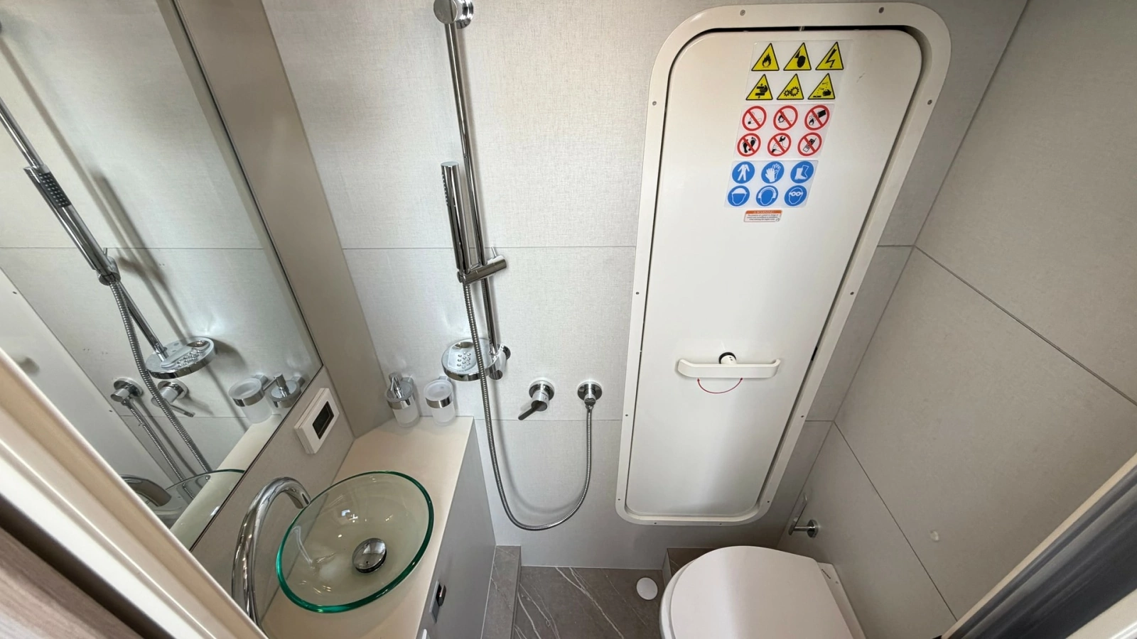 Compact Ensuite Bathroom with Shower