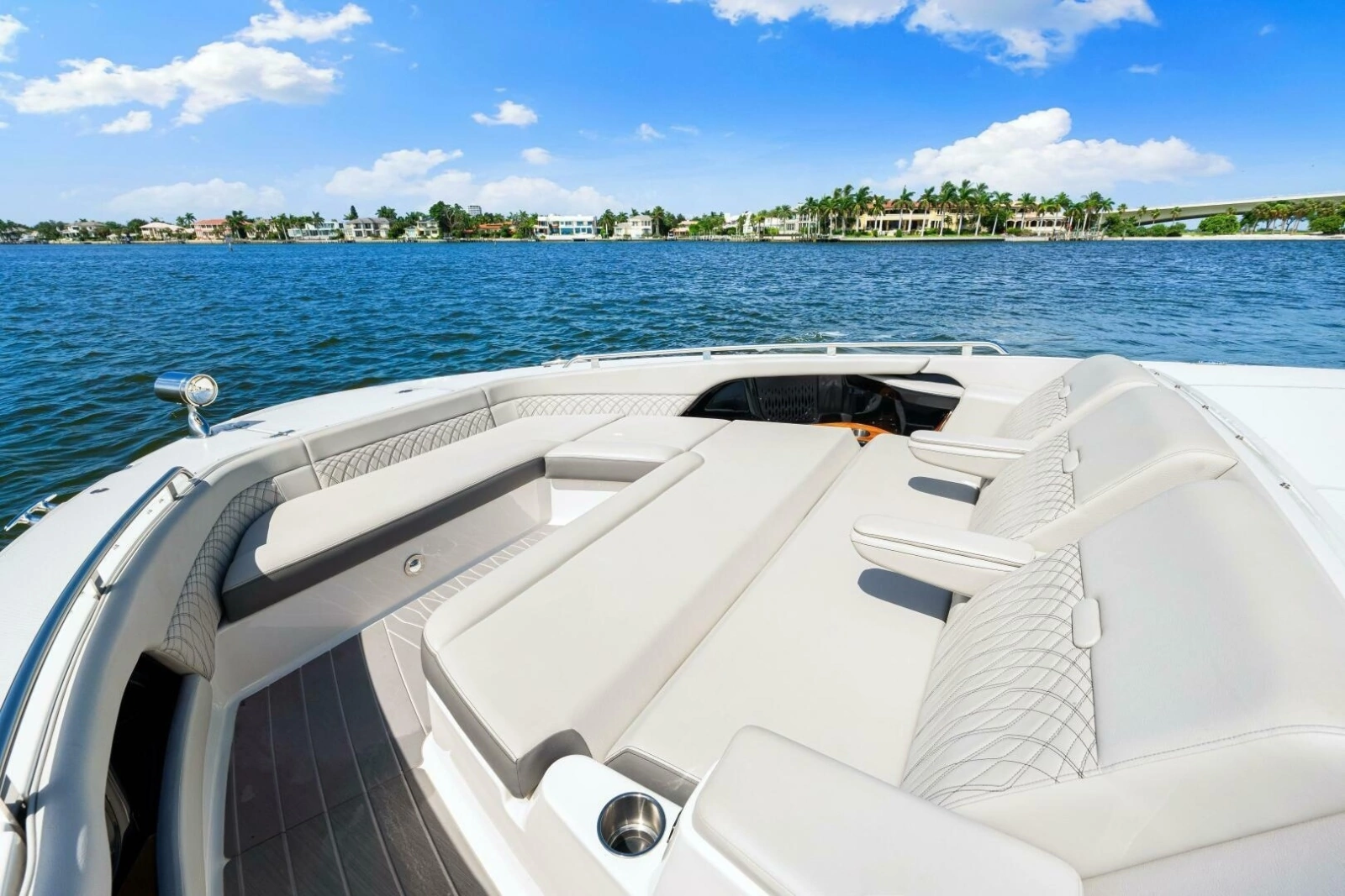 2022 Sea Ray 370 OB 