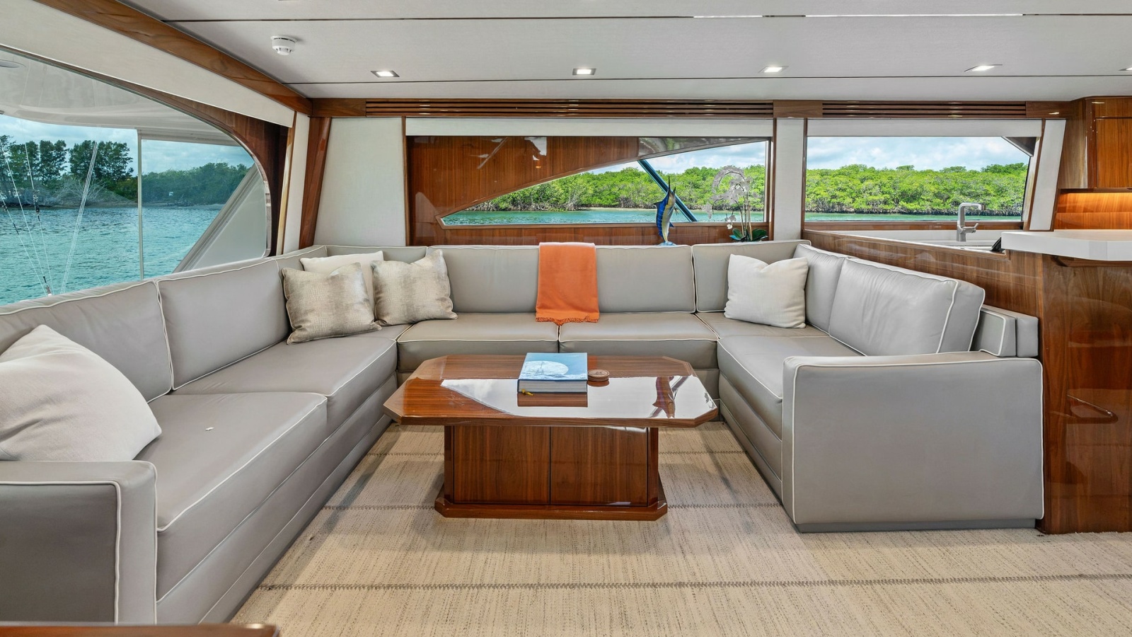 2016 Viking 80 Enclosed Bridge- FRIGATE- Salon