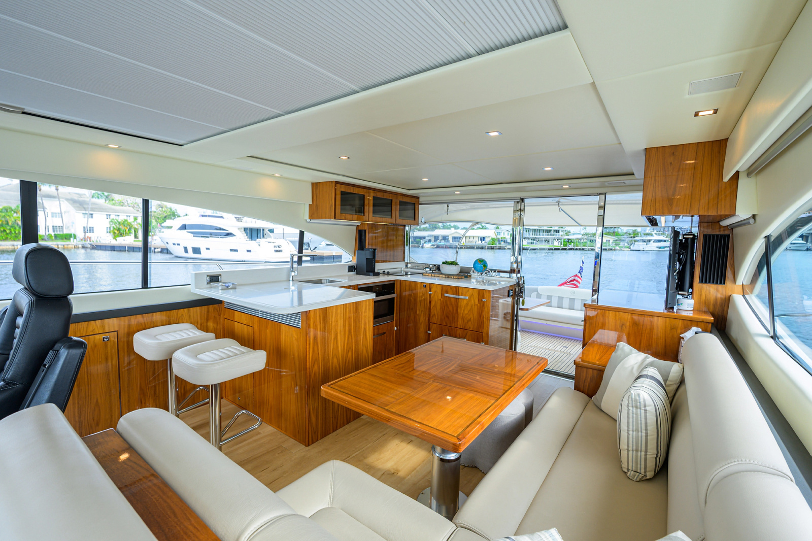 2019 Riviera 5400 Sport Yacht