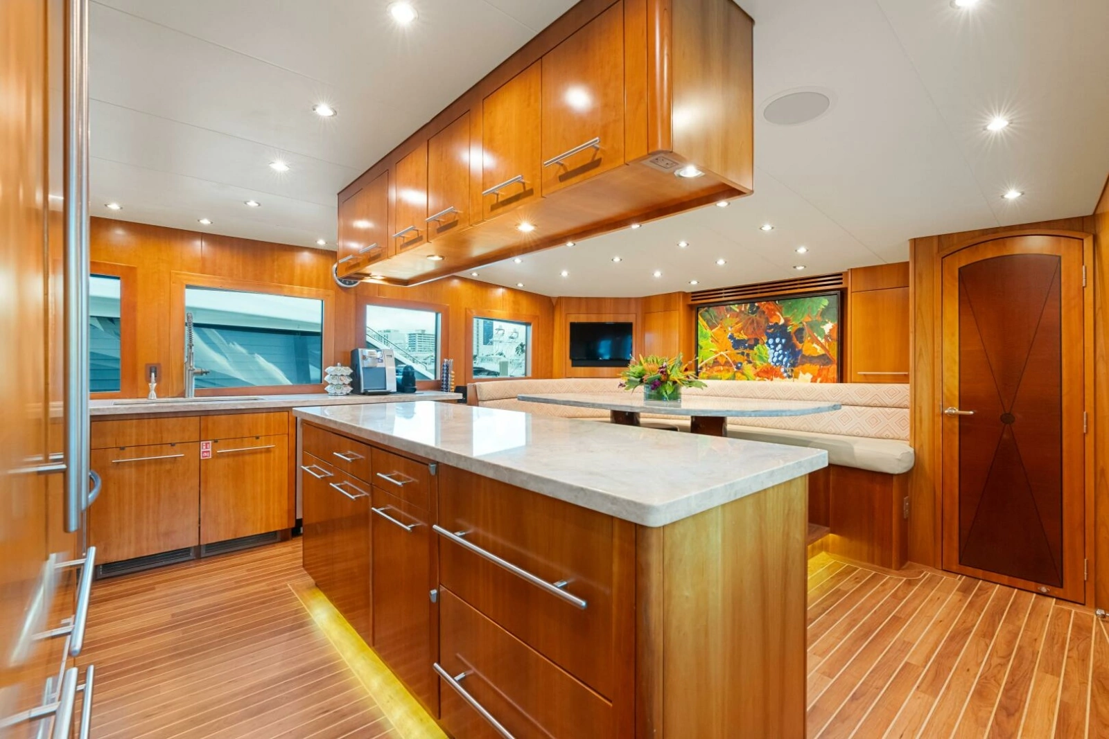 Hatteras 100 MAGIC - Galley
