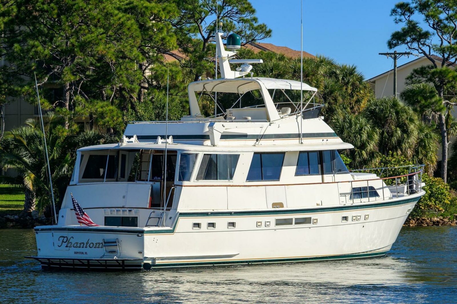 Hatteras 63 - Phantom - Profile
