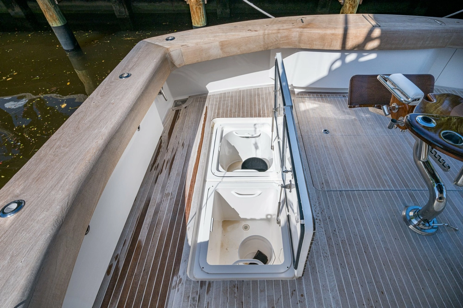 2011 Viking 76 Enclosed Bridge