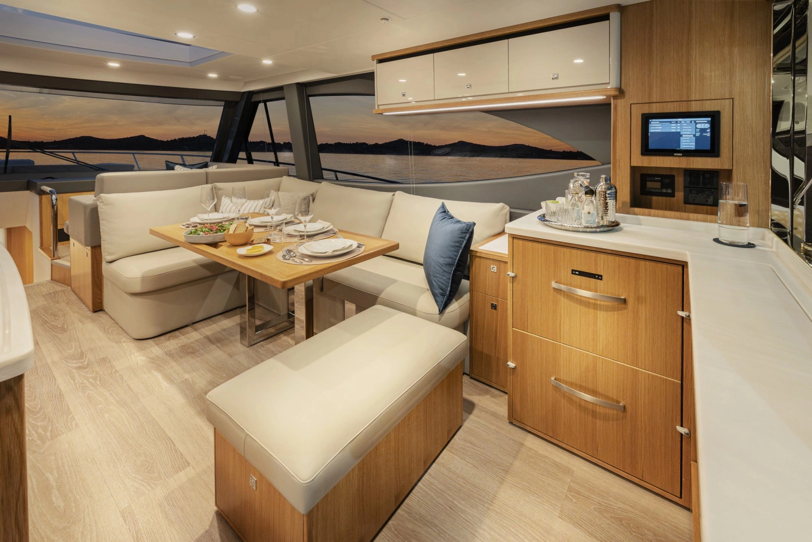585 SUV 58ft Riviera Yacht For Sale