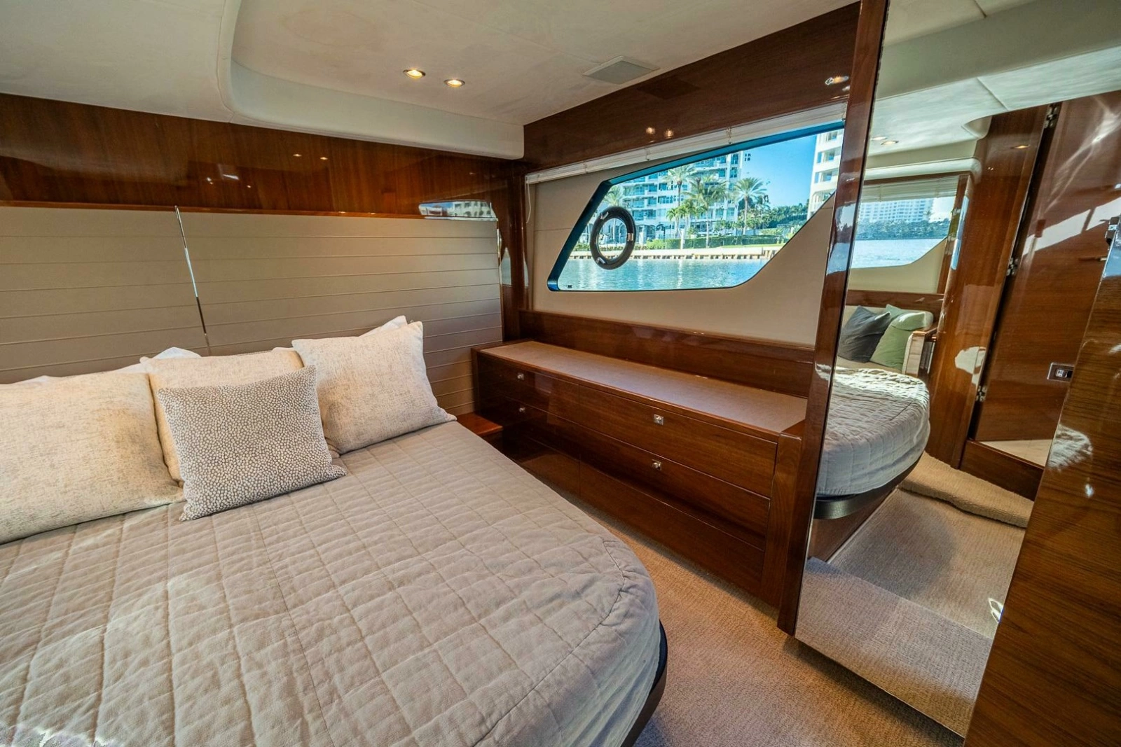 2016 Princess V48