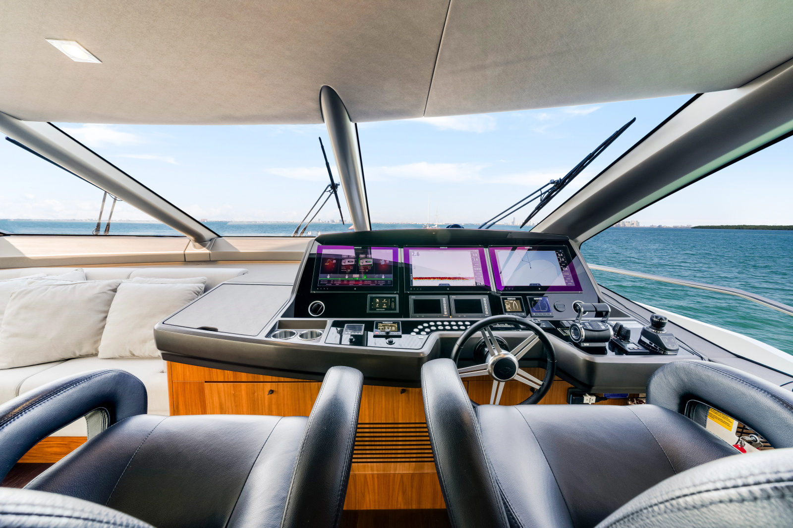 2020 Sunseeker 76 Yacht