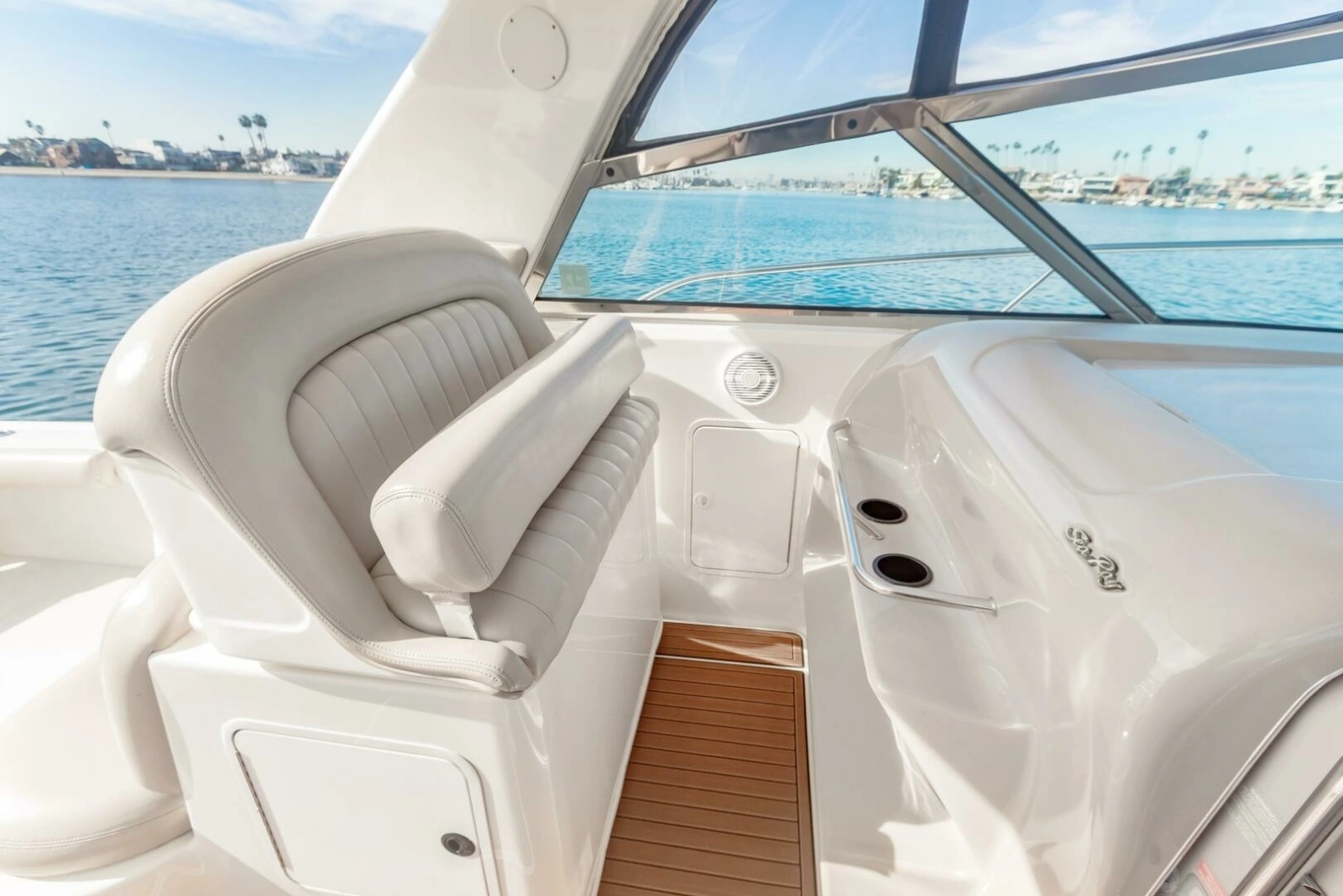 2000 Sea Ray 370 Express Cruiser