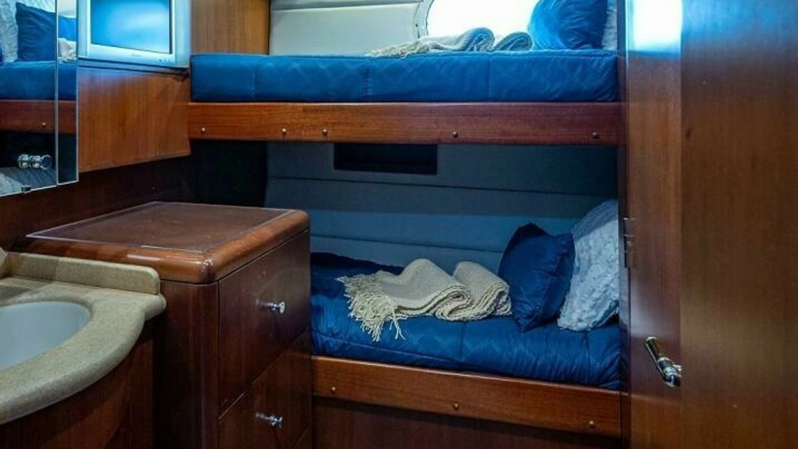 Cozy Twin Bunk Cabin Interior