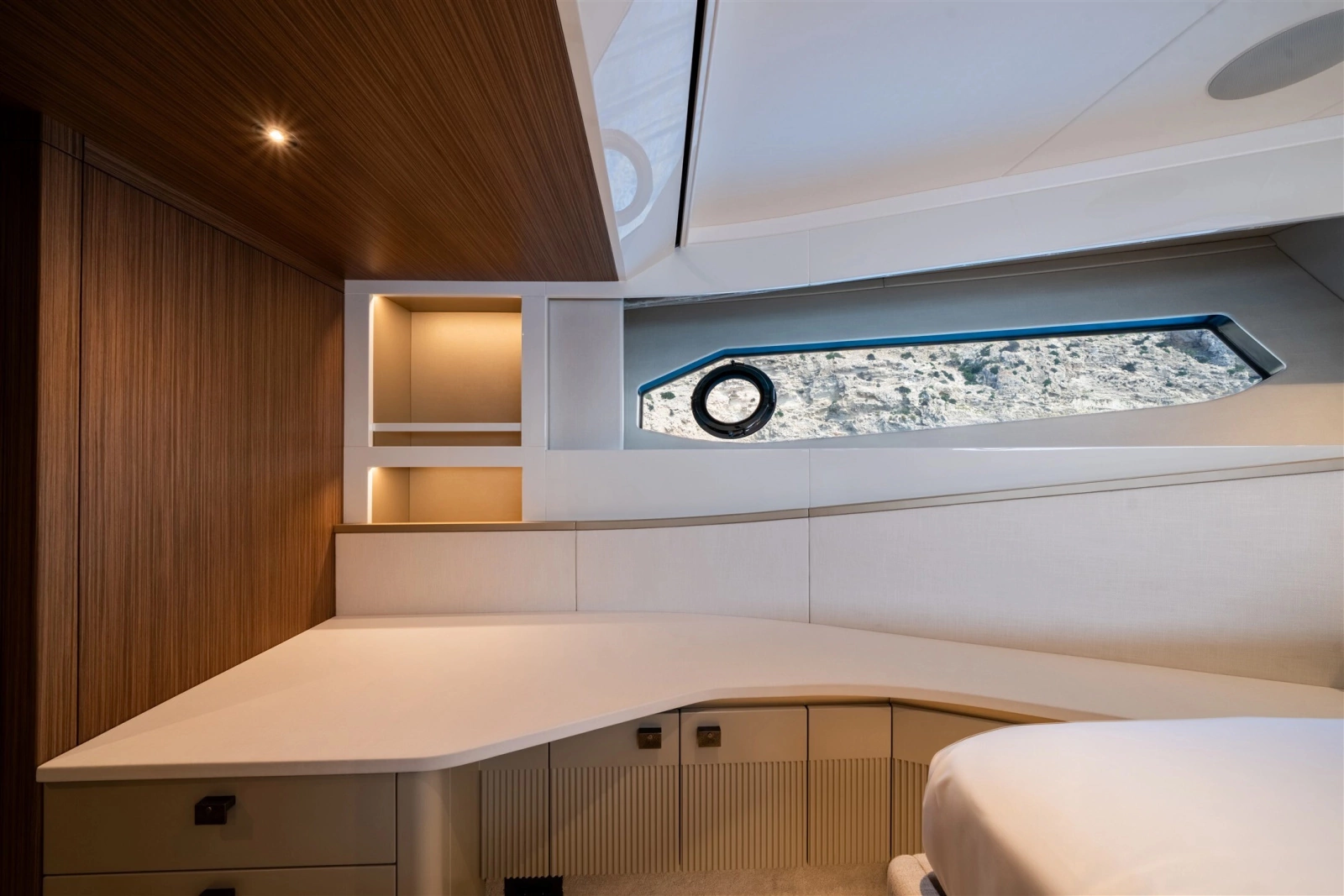 82 OCEAN ENCLOSED 82ft Sunseeker Yacht For Sale