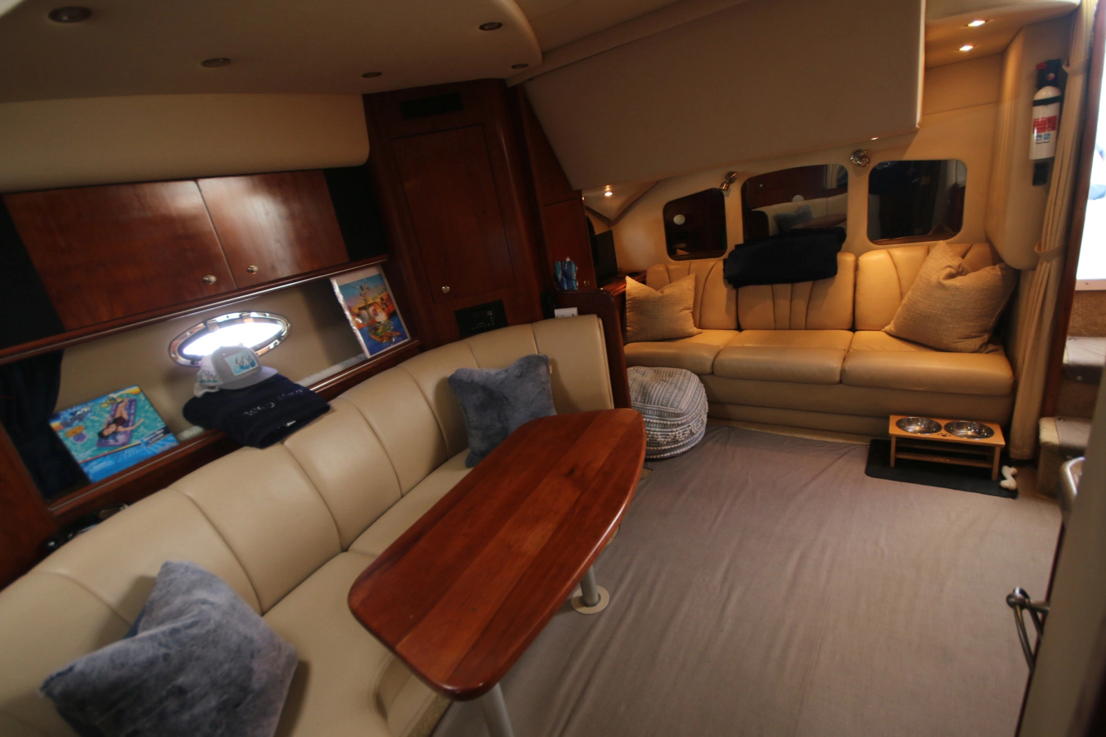 2004 Cruisers Yachts 370