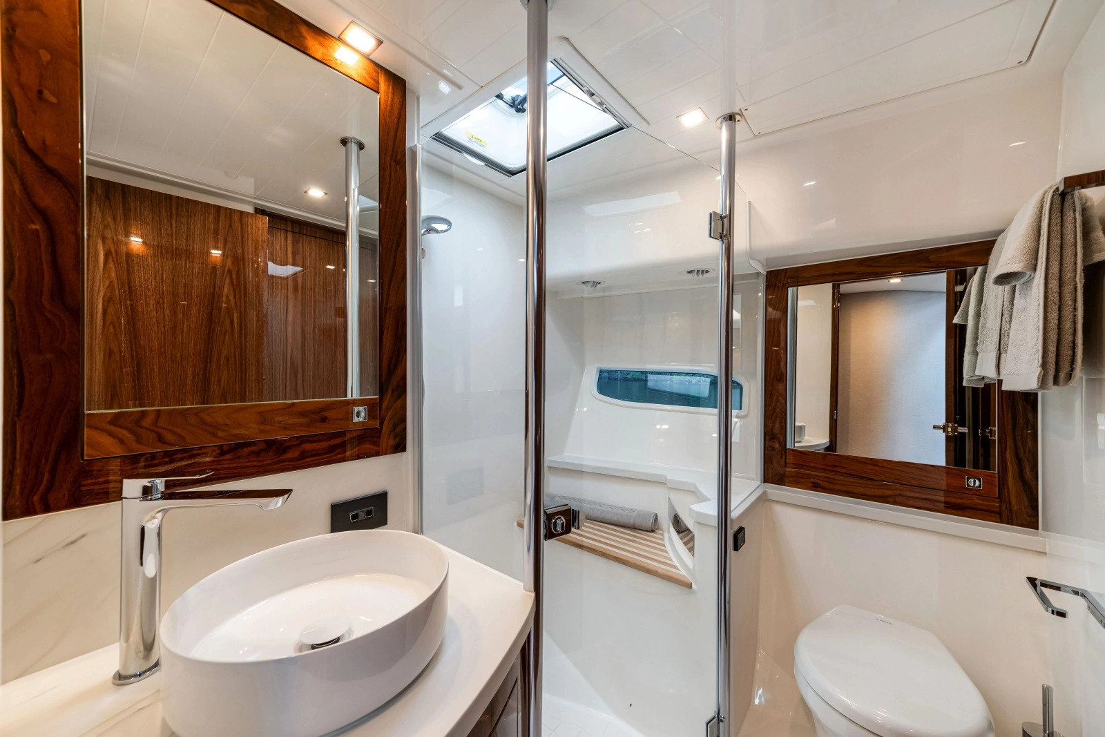 6000 SPORT YACHT 60ft Riviera Yacht For Sale