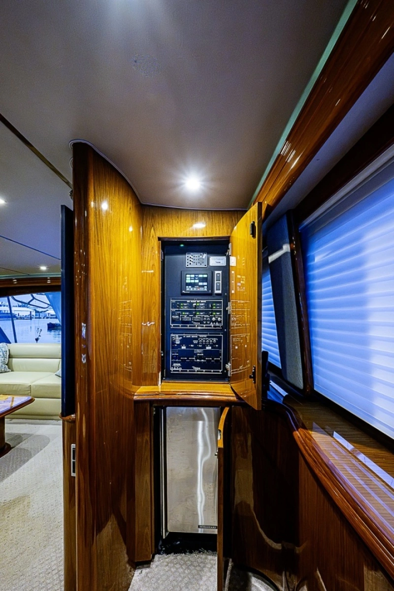 2011 Viking 76 Enclosed Bridge