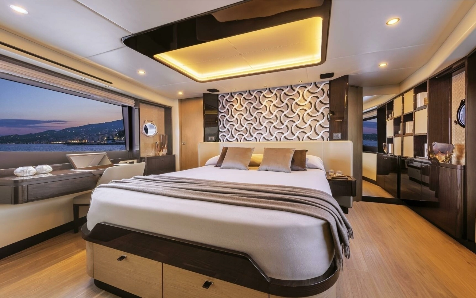 2027 60 Absolute Flybridge - Master Stateroom