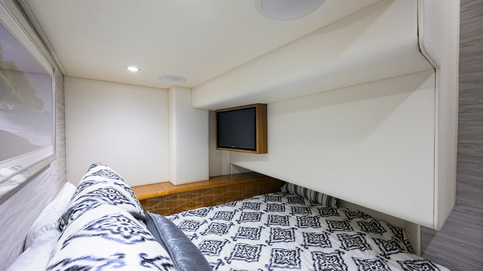 44_viking_reelaxin_guest_stateroom_05