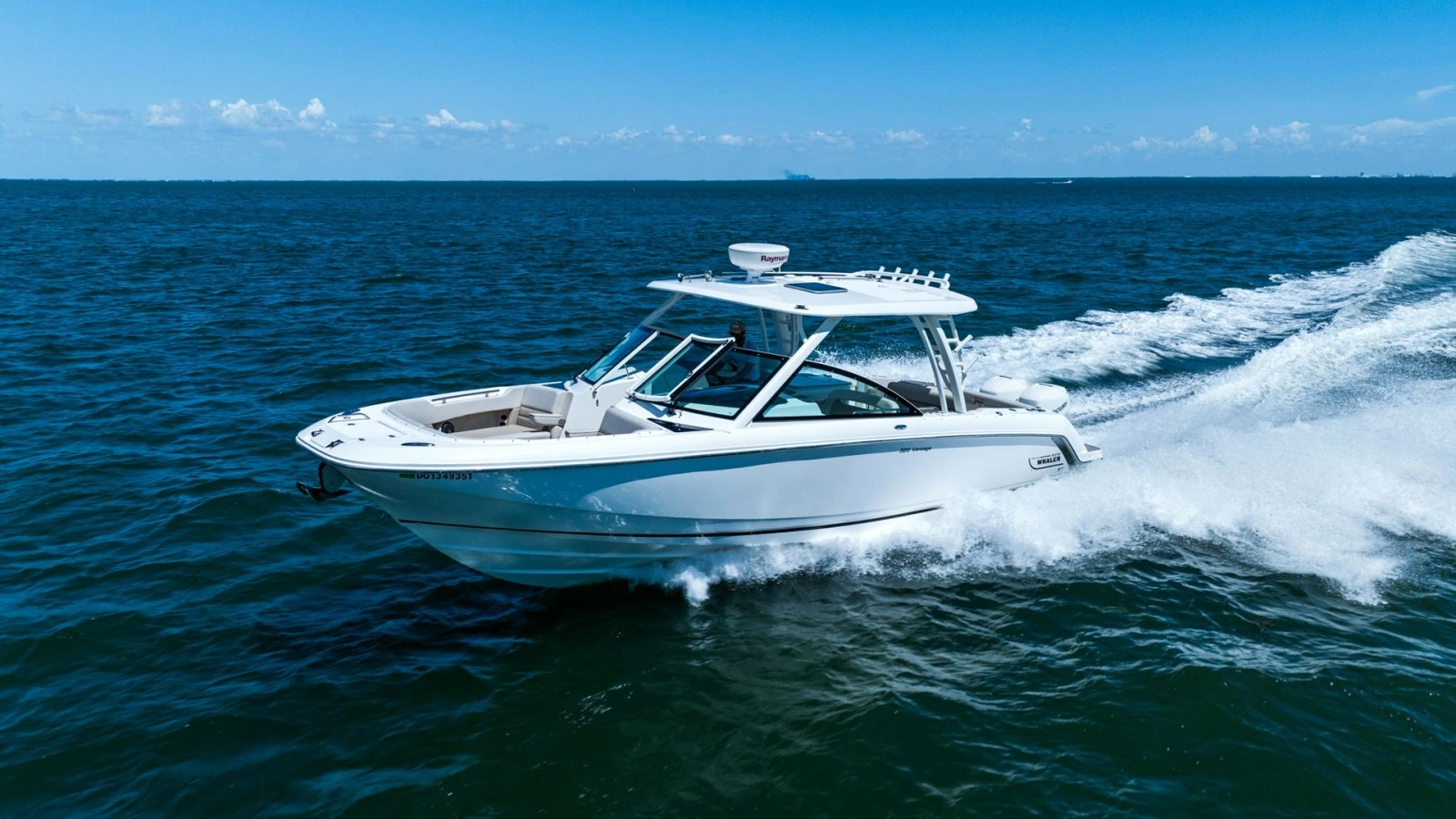 Boston Whaler 320 Vantage in Action
