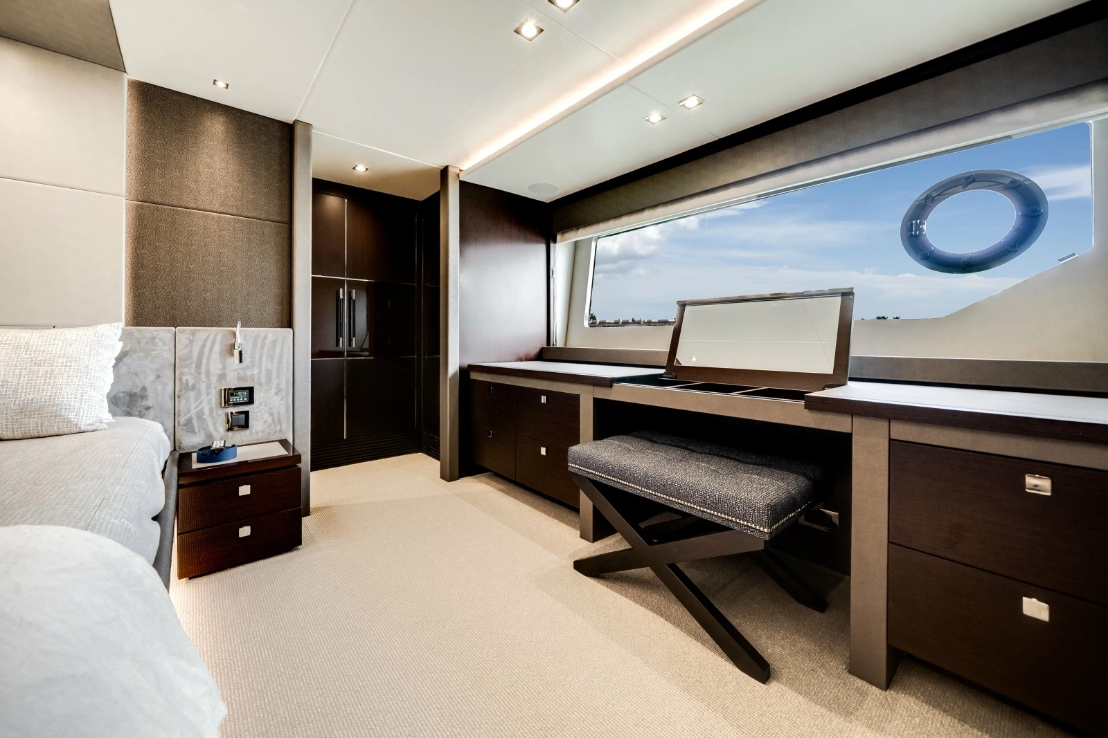 2019 Sunseeker 76 Flybridge