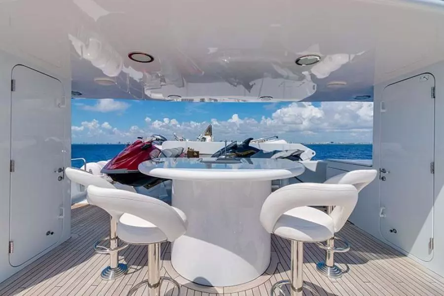 Sundeck Bar