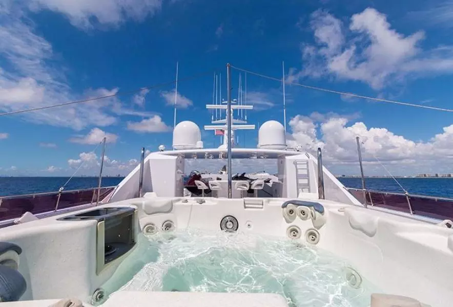 Sundeck Jacuzzi