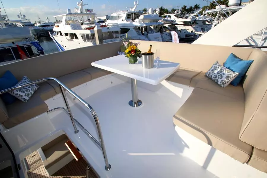 Distinctively Dyna 60ft Dyna Yachts Yacht For Sale