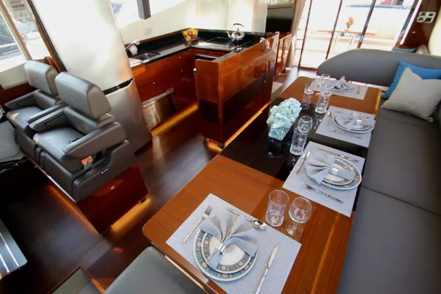 Distinctively Dyna 60ft Dyna Yachts Yacht For Sale