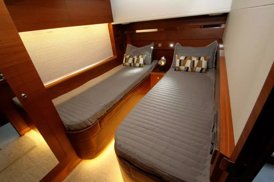 Distinctively Dyna 60ft Dyna Yachts Yacht For Sale