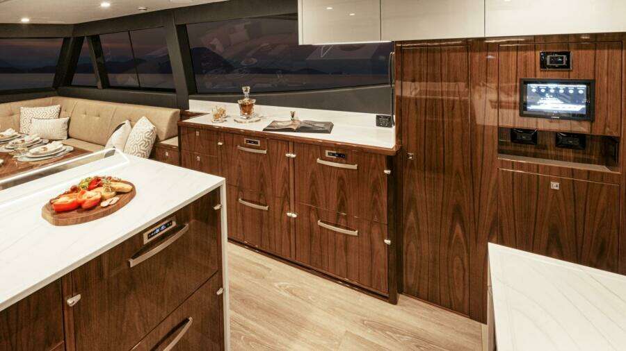 017 Riviera 72 SMY SII Wetbar