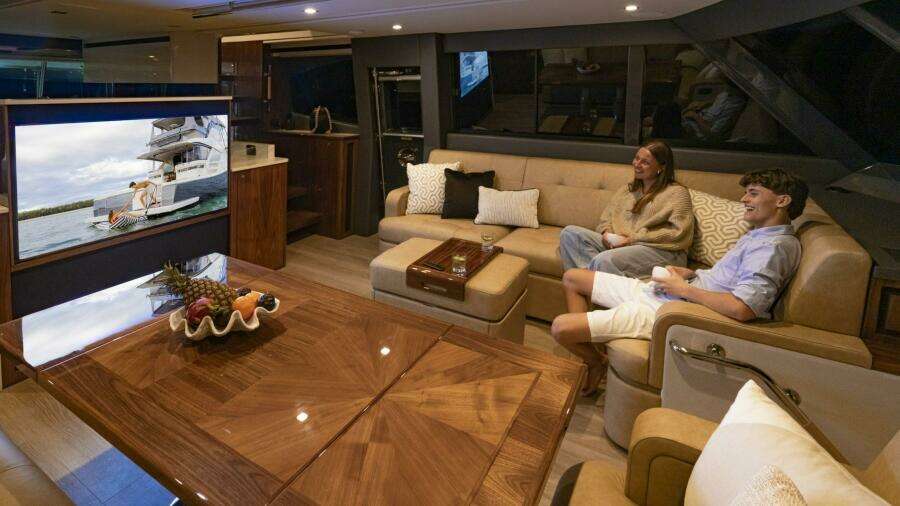 019 Riviera 72 SMY SII Saloon Extra Scaled