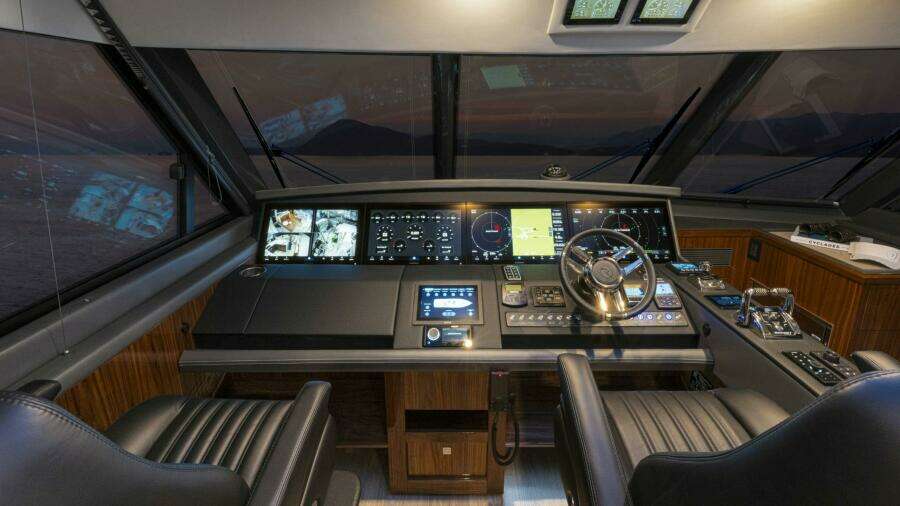 031 Riviera 72 SMY SII Helm 1 Scaled