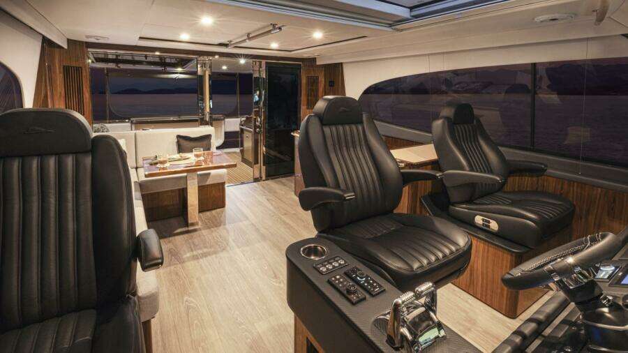 030 Riviera 72 SMY SII Flybridge