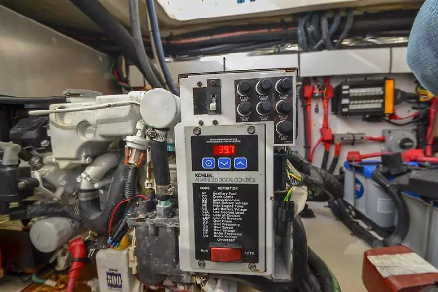 2008 Sea Ray 330 Sundancer-43.jpg