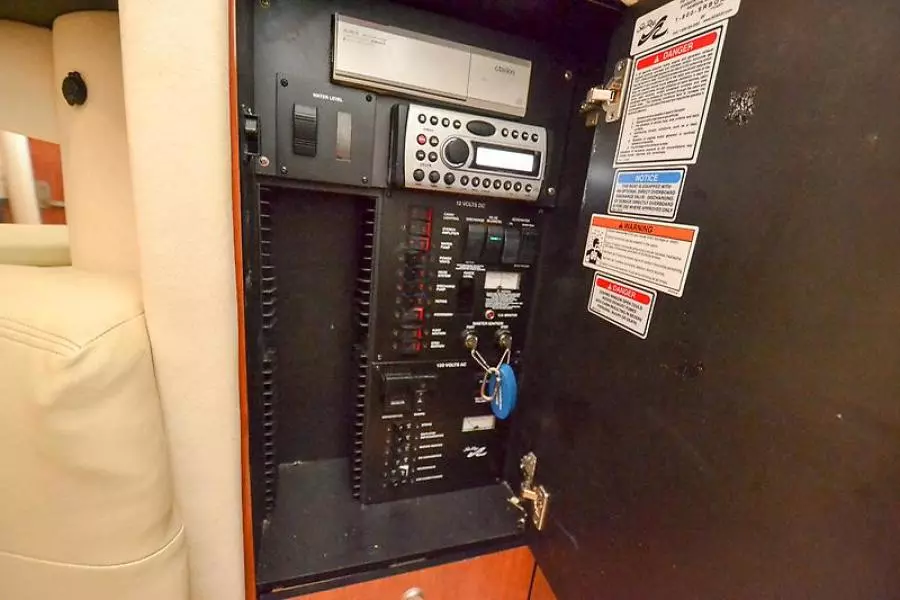 2006 Sea Ray 300 Sundancer-45-2.jpg