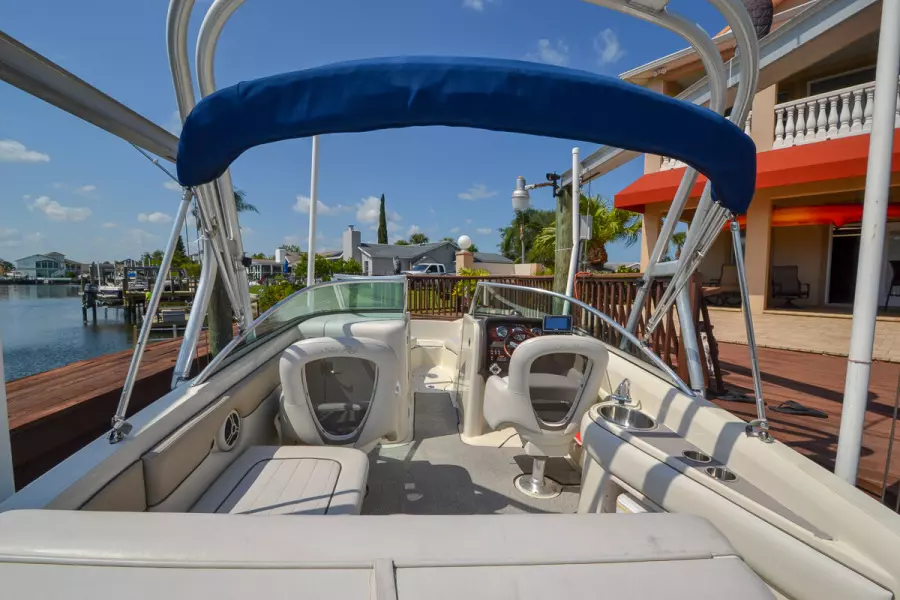 2009 Sea Ray 230 Sundeck