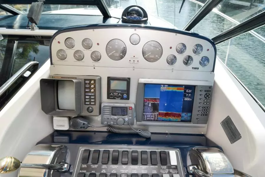 2001 Tiara Yachts 3500 Open