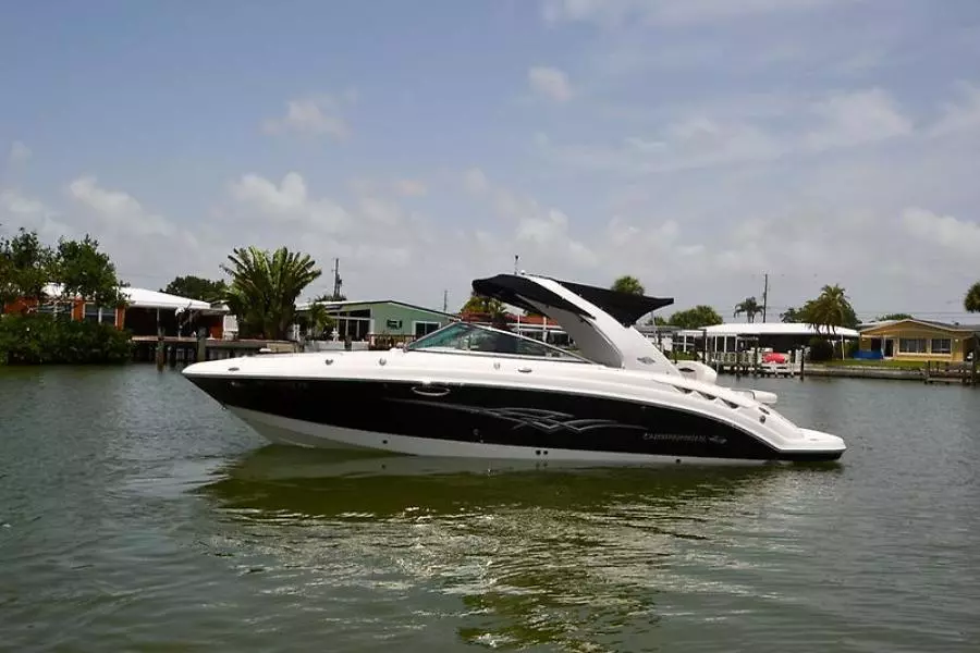 2009 Chaparral 276 SSX-7.jpg