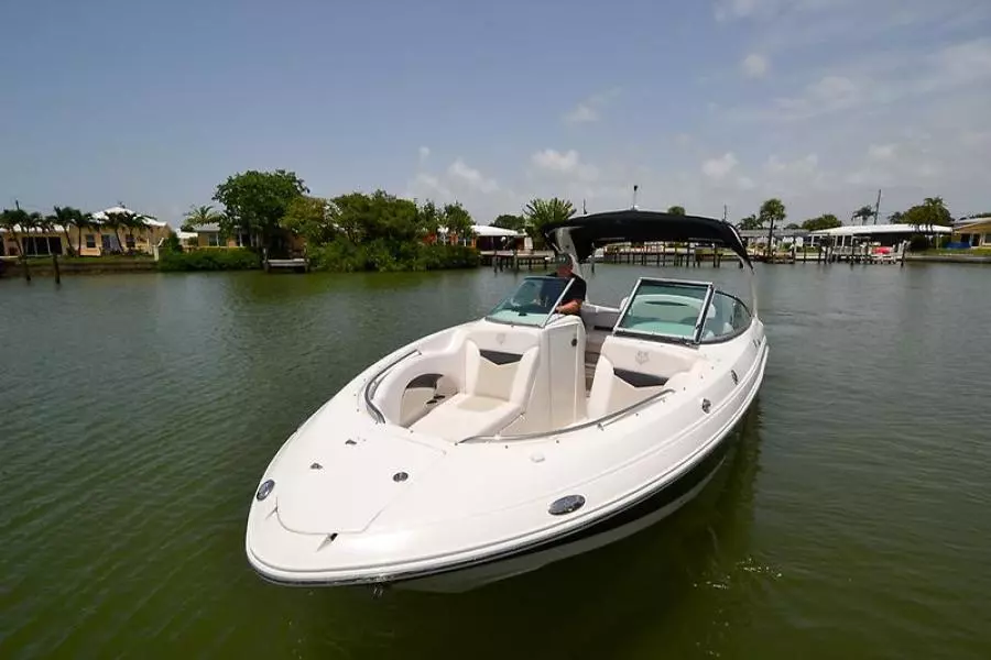 2009 Chaparral 276 SSX-1.jpg
