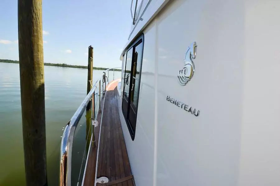 2016 Beneteau Swift Trawler 44