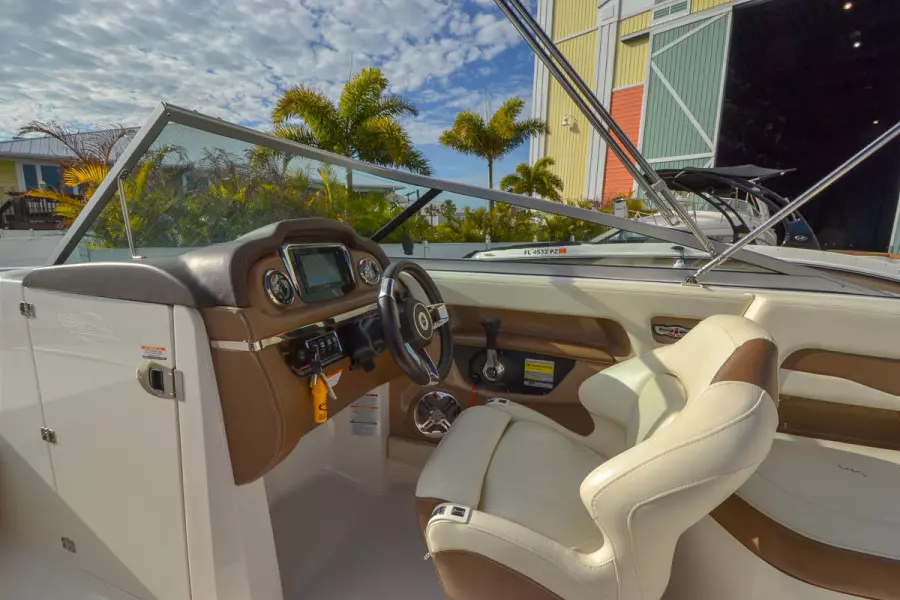 2016 Chaparral 246 SSi-27.jpg